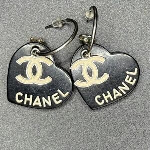 ❌ SOLD ❌ CHANEL Heart CC Earrings